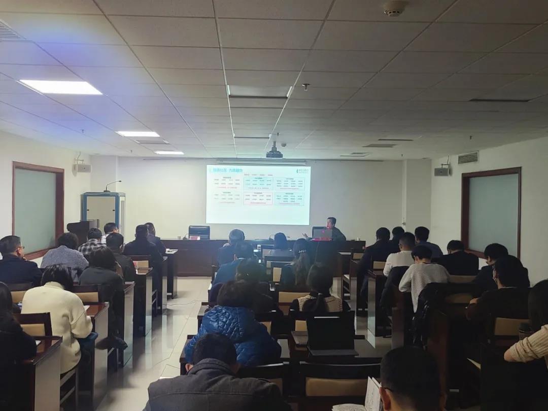 蒼穹數(shù)碼技術(shù)專家在銀川智慧小區(qū)建設(shè)座談會(huì)上作培訓(xùn)交流！