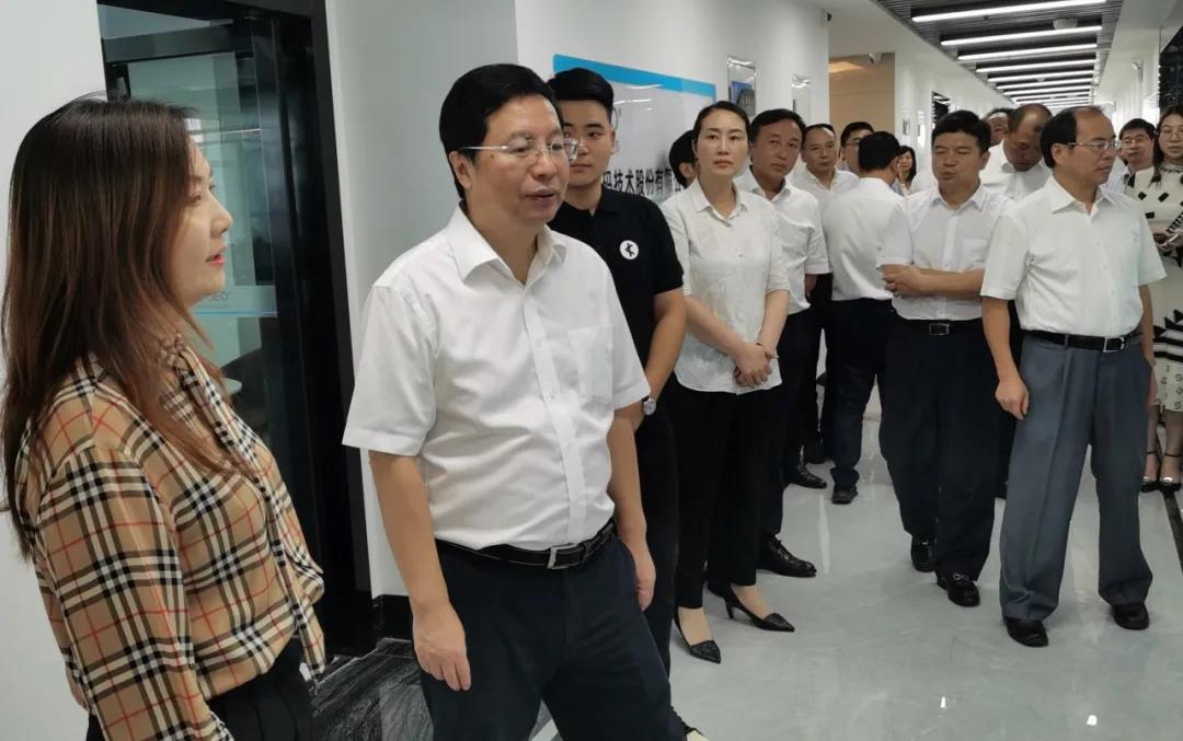 湖南省省委常委、長沙市市委書記胡衡華蒞臨蒼穹數(shù)碼湖南分公司指導調研！